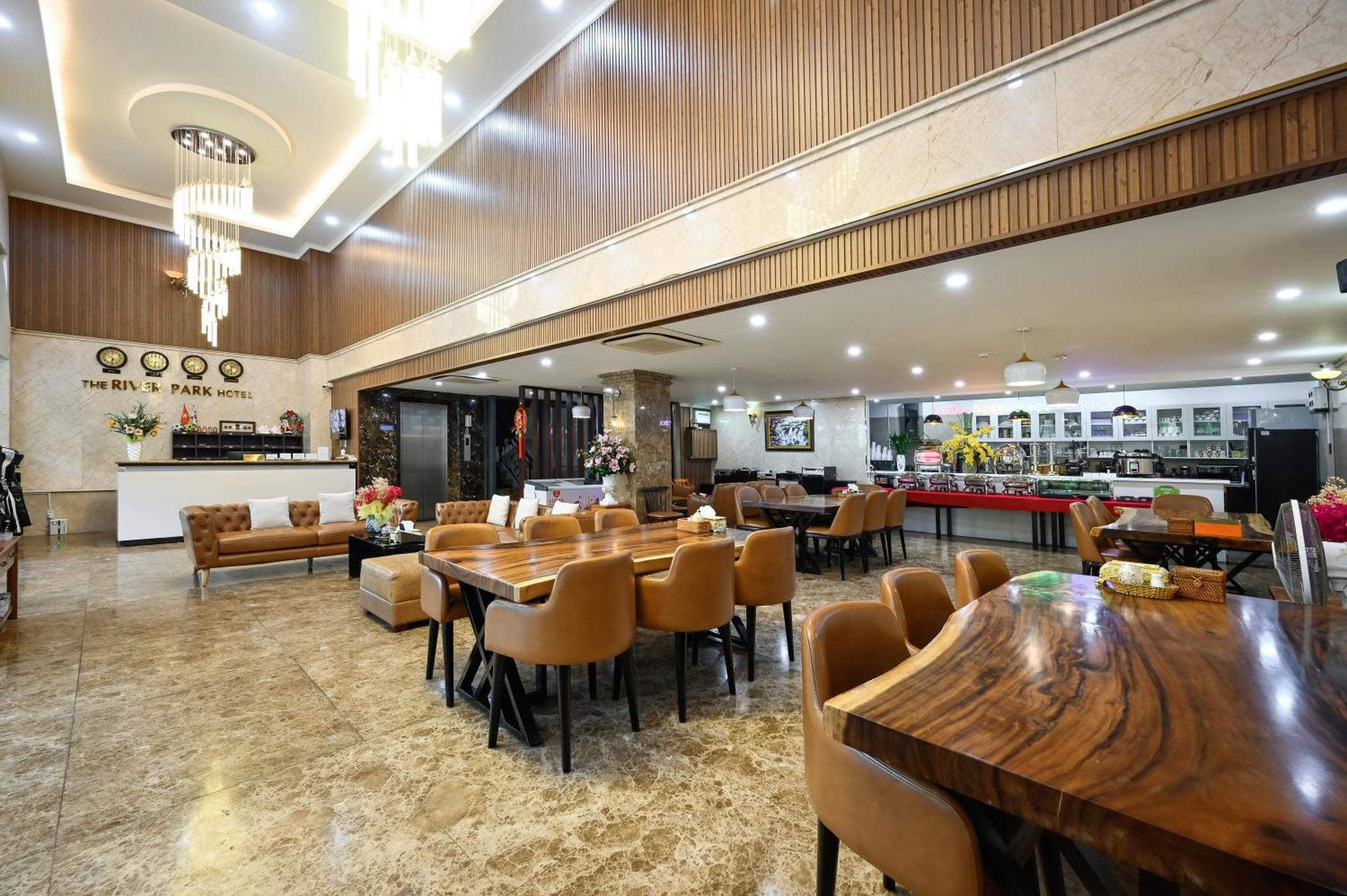 Khách sạn The River Park 3*