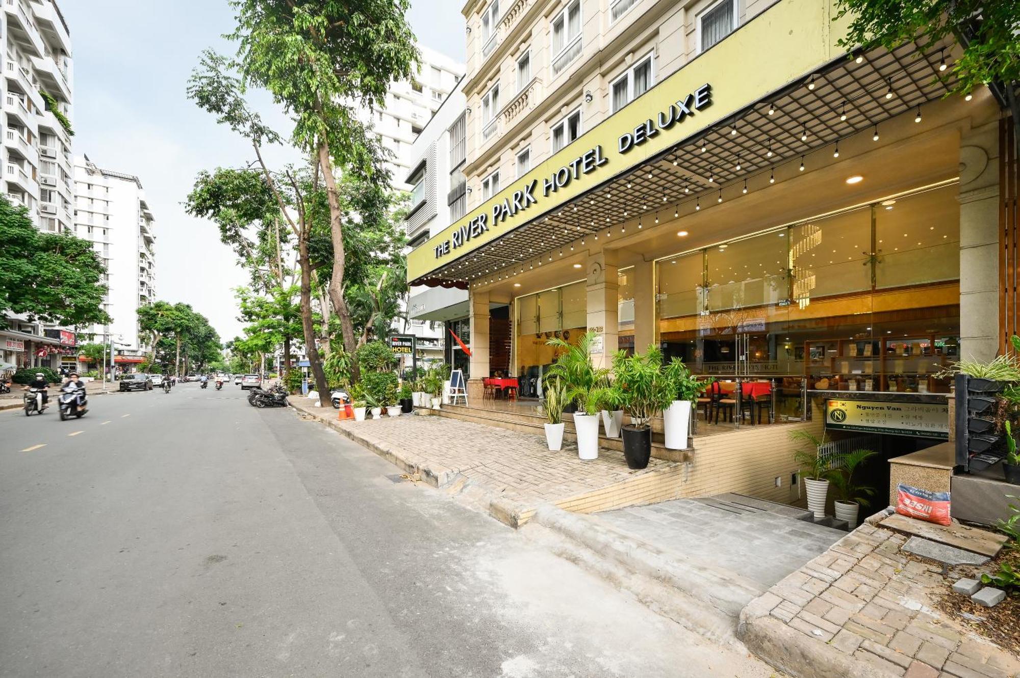 Khách sạn The River Park