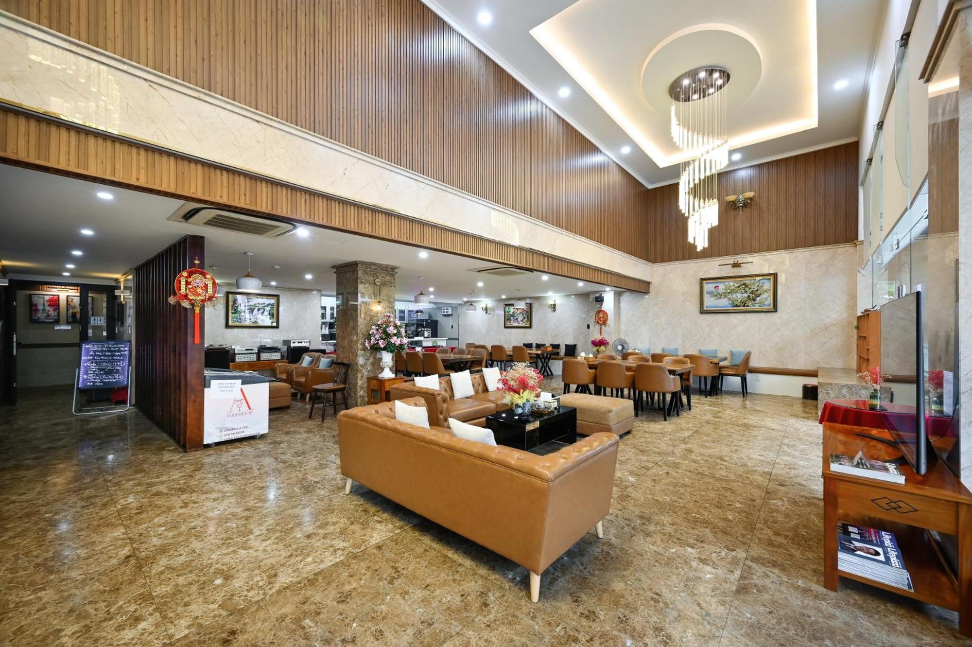Khách sạn The River Park 3*