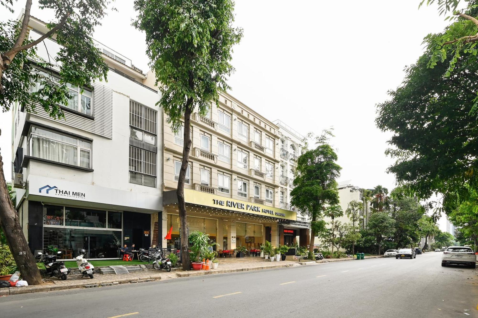 Khách sạn The River Park 3*